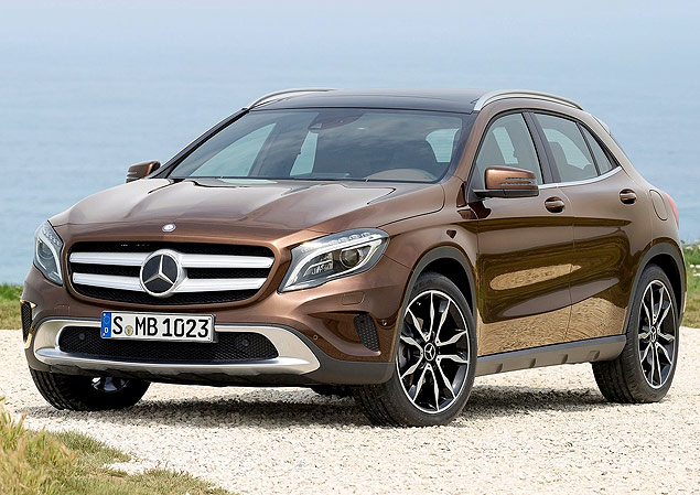 O utilitário esportivo compacto da Mercedes, o GLA, aparece em Frankfurt em versão definitva, 'vestido' como sairá da fábrica